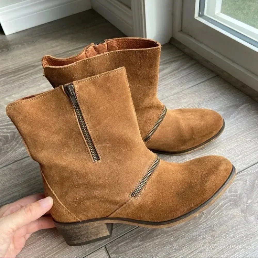 Suede Leather Zipper Western Ankle Boots Made in Portugal